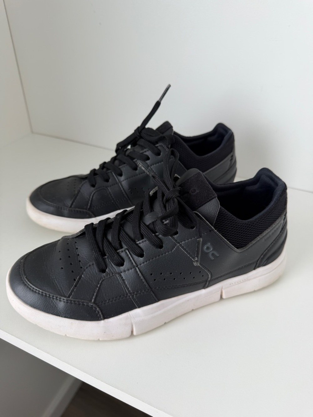 On Running women’s  Black and White Low-Top Sneakers